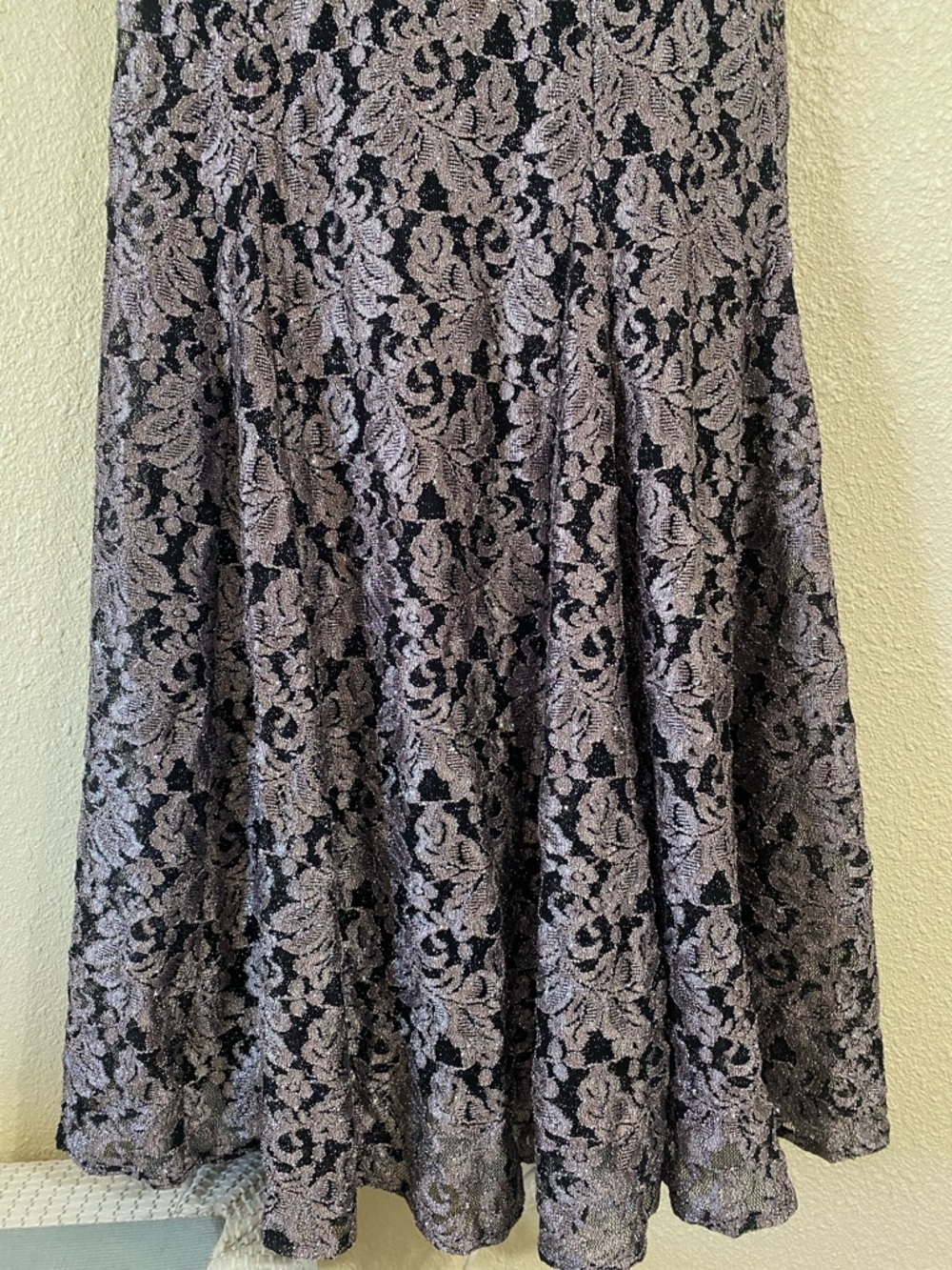 NWT Nightway Sleeveless Keyhole Halter Neck Glitter Lace Gown Size 8 - Picture 7 of 16
